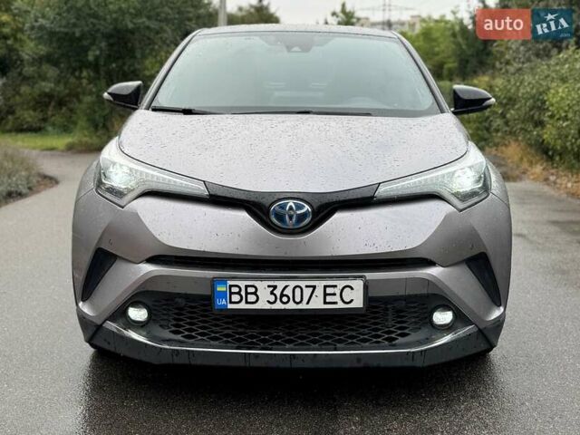 Серый Тойота C-HR, объемом двигателя 1.8 л и пробегом 90 тыс. км за 22700 $, фото 12 на Automoto.ua