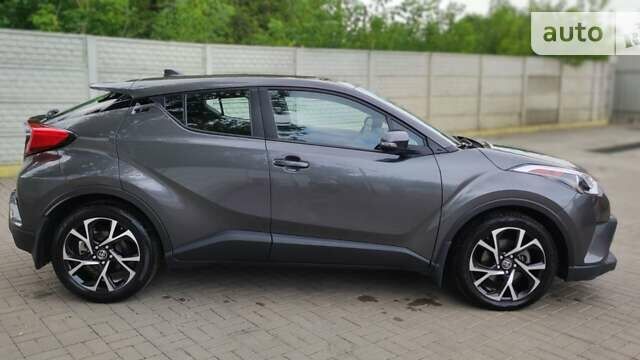 Серый Тойота C-HR, объемом двигателя 2 л и пробегом 36 тыс. км за 19350 $, фото 3 на Automoto.ua