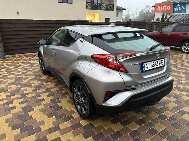 Серый Тойота C-HR, объемом двигателя 1.99 л и пробегом 94 тыс. км за 16200 $, фото 6 на Automoto.ua