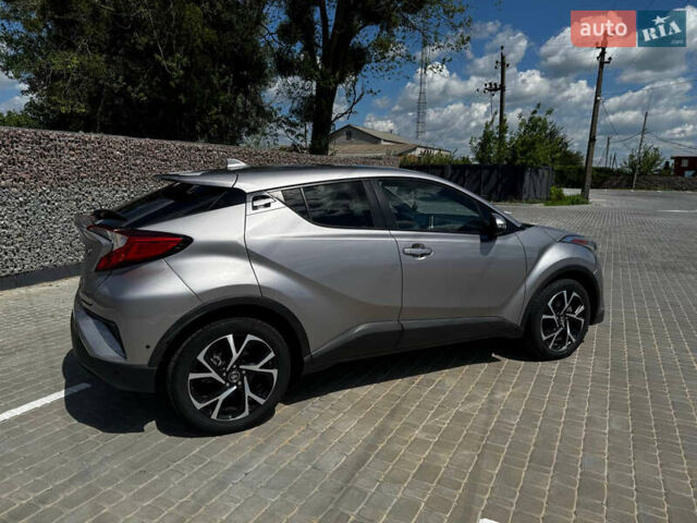 Серый Тойота C-HR, объемом двигателя 1.99 л и пробегом 92 тыс. км за 21300 $, фото 1 на Automoto.ua