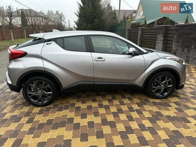 Серый Тойота C-HR, объемом двигателя 1.99 л и пробегом 94 тыс. км за 16200 $, фото 2 на Automoto.ua