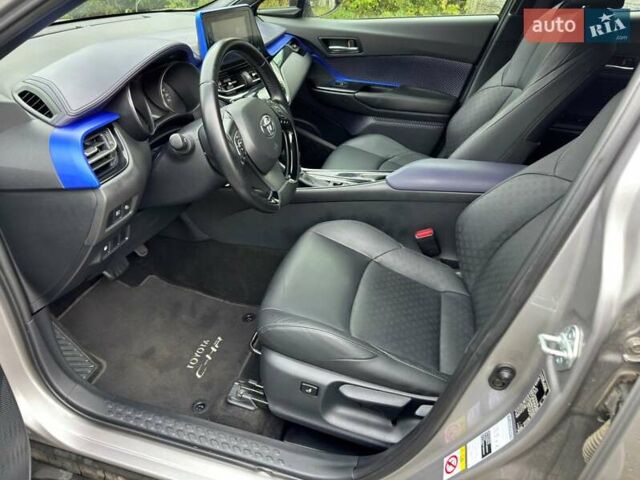 Серый Тойота C-HR, объемом двигателя 1.8 л и пробегом 90 тыс. км за 22700 $, фото 25 на Automoto.ua