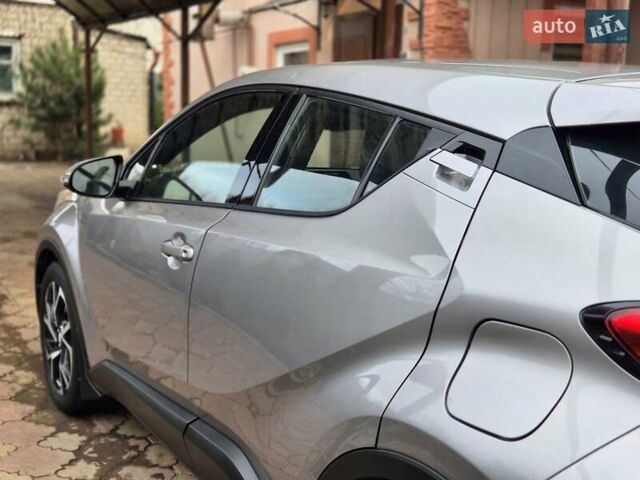 Серый Тойота C-HR, объемом двигателя 2 л и пробегом 67 тыс. км за 17300 $, фото 20 на Automoto.ua