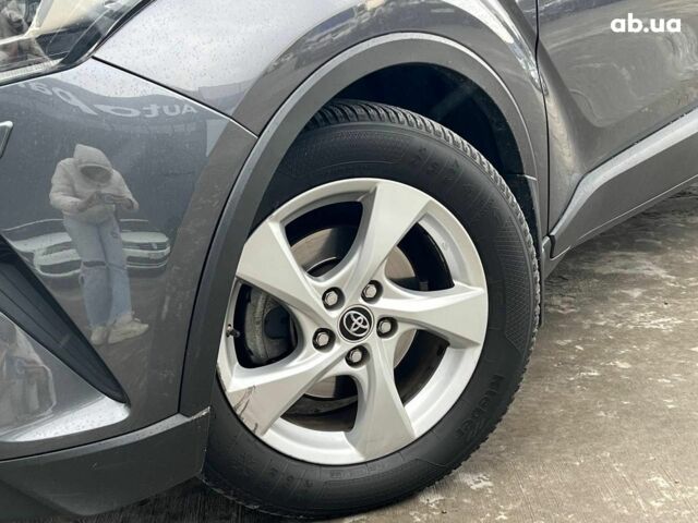 Сірий Тойота C-HR, об'ємом двигуна 1.2 л та пробігом 108 тис. км за 19290 $, фото 13 на Automoto.ua