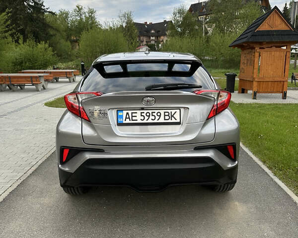 Сірий Тойота C-HR, об'ємом двигуна 1.99 л та пробігом 167 тис. км за 18000 $, фото 4 на Automoto.ua