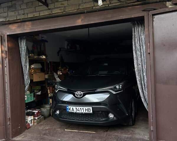 Серый Тойота C-HR, объемом двигателя 1.2 л и пробегом 112 тыс. км за 16800 $, фото 28 на Automoto.ua