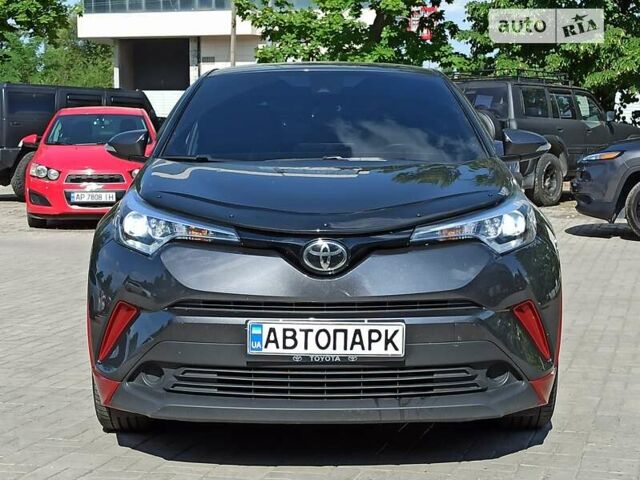 Серый Тойота C-HR, объемом двигателя 1.99 л и пробегом 93 тыс. км за 21300 $, фото 3 на Automoto.ua