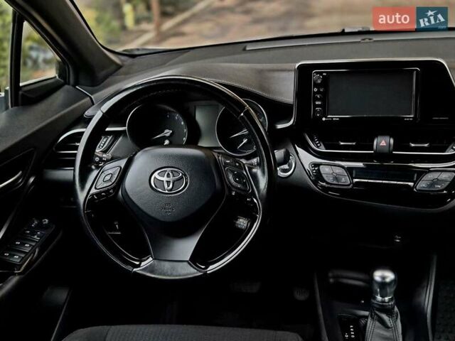 Серый Тойота C-HR, объемом двигателя 2 л и пробегом 67 тыс. км за 17300 $, фото 68 на Automoto.ua