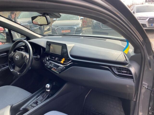 Серый Тойота C-HR, объемом двигателя 1.8 л и пробегом 109 тыс. км за 18600 $, фото 10 на Automoto.ua