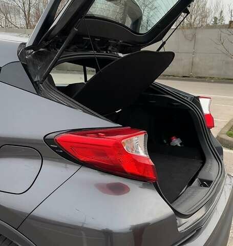 Сірий Тойота C-HR, об'ємом двигуна 1.99 л та пробігом 78 тис. км за 17000 $, фото 2 на Automoto.ua