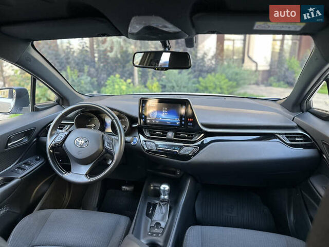 Серый Тойота C-HR, объемом двигателя 1.8 л и пробегом 90 тыс. км за 19700 $, фото 25 на Automoto.ua