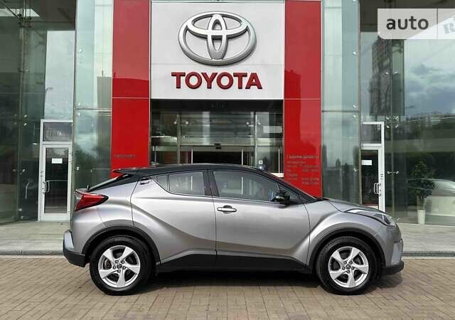 Серый Тойота C-HR, объемом двигателя 1.99 л и пробегом 152 тыс. км за 18837 $, фото 12 на Automoto.ua