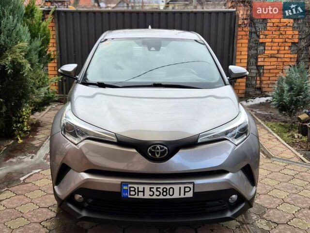 Серый Тойота C-HR, объемом двигателя 2 л и пробегом 67 тыс. км за 17300 $, фото 4 на Automoto.ua