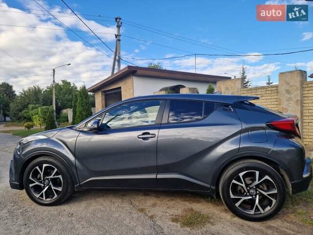 Серый Тойота C-HR, объемом двигателя 2 л и пробегом 117 тыс. км за 15300 $, фото 3 на Automoto.ua