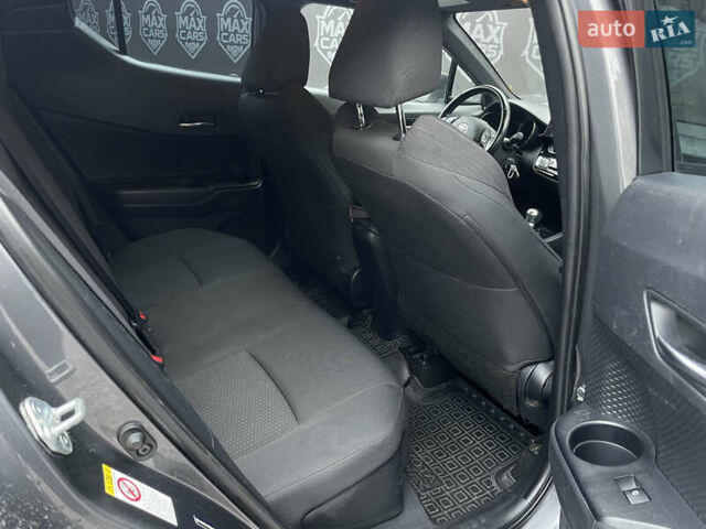 Серый Тойота C-HR, объемом двигателя 2 л и пробегом 115 тыс. км за 16900 $, фото 9 на Automoto.ua