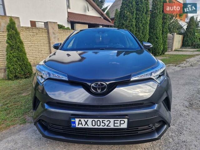 Серый Тойота C-HR, объемом двигателя 2 л и пробегом 117 тыс. км за 15300 $, фото 10 на Automoto.ua