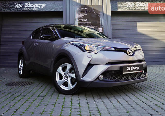 Серый Тойота C-HR, объемом двигателя 1.2 л и пробегом 89 тыс. км за 18500 $, фото 1 на Automoto.ua