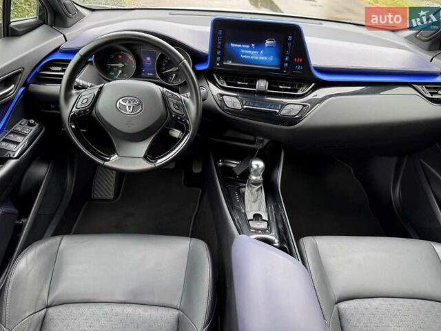 Серый Тойота C-HR, объемом двигателя 1.8 л и пробегом 90 тыс. км за 22700 $, фото 26 на Automoto.ua