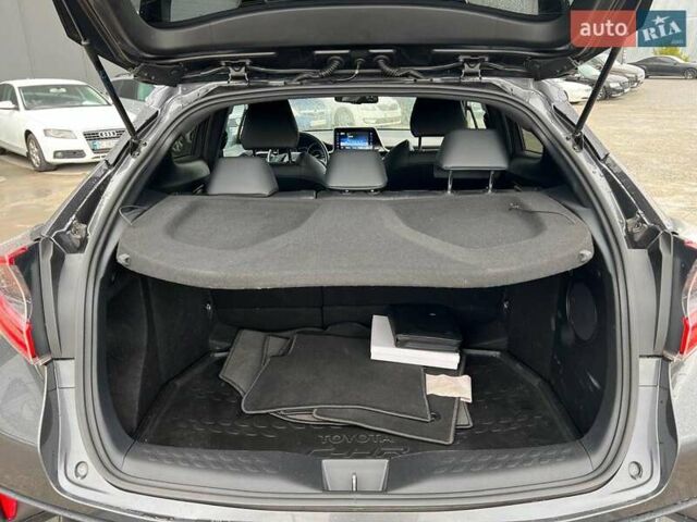 Серый Тойота C-HR, объемом двигателя 1.2 л и пробегом 108 тыс. км за 19290 $, фото 36 на Automoto.ua