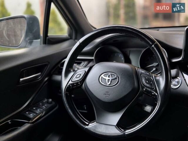 Серый Тойота C-HR, объемом двигателя 2 л и пробегом 67 тыс. км за 17300 $, фото 69 на Automoto.ua