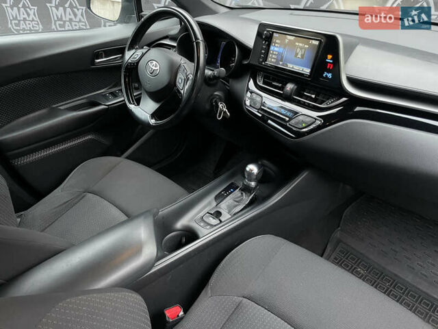 Серый Тойота C-HR, объемом двигателя 1.8 л и пробегом 83 тыс. км за 16900 $, фото 6 на Automoto.ua
