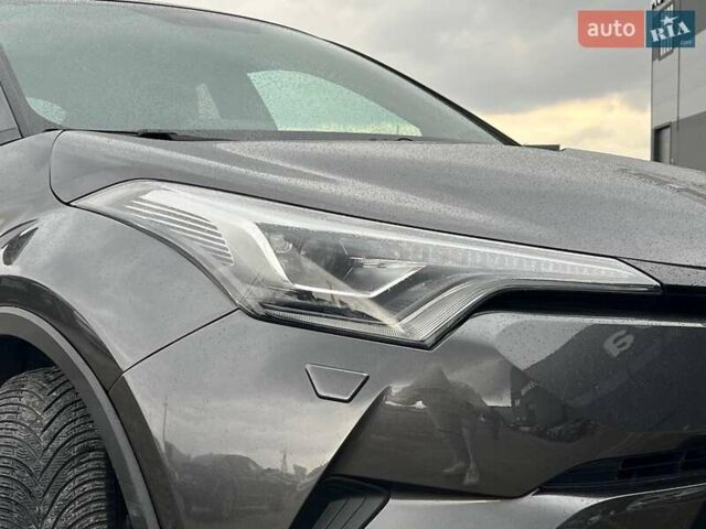 Серый Тойота C-HR, объемом двигателя 1.2 л и пробегом 108 тыс. км за 19290 $, фото 12 на Automoto.ua
