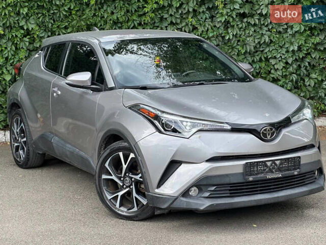 Серый Тойота C-HR, объемом двигателя 1.99 л и пробегом 74 тыс. км за 16499 $, фото 3 на Automoto.ua