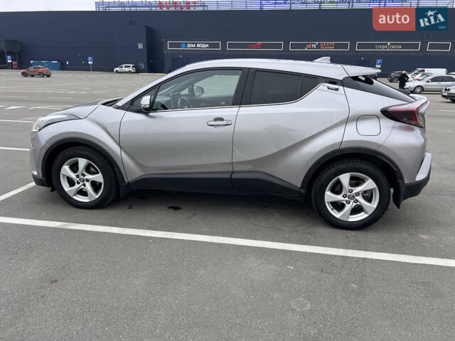 Серый Тойота C-HR, объемом двигателя 1.2 л и пробегом 55 тыс. км за 23200 $, фото 5 на Automoto.ua