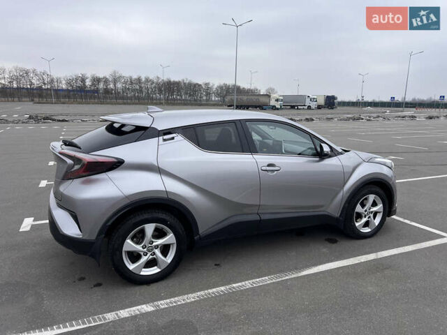 Серый Тойота C-HR, объемом двигателя 1.2 л и пробегом 55 тыс. км за 23200 $, фото 13 на Automoto.ua