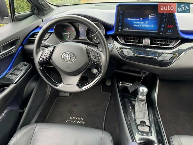 Серый Тойота C-HR, объемом двигателя 1.8 л и пробегом 90 тыс. км за 22700 $, фото 27 на Automoto.ua