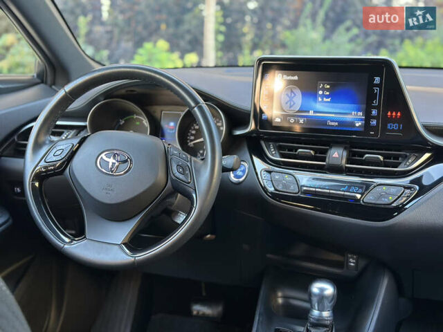 Серый Тойота C-HR, объемом двигателя 1.8 л и пробегом 90 тыс. км за 19999 $, фото 24 на Automoto.ua