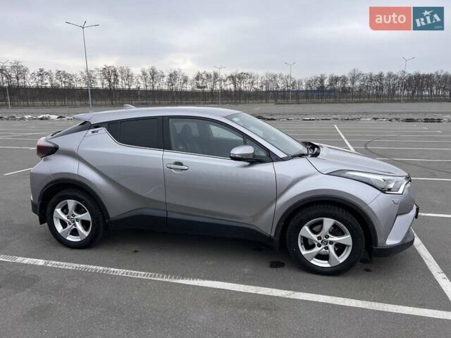 Серый Тойота C-HR, объемом двигателя 1.2 л и пробегом 55 тыс. км за 23200 $, фото 14 на Automoto.ua