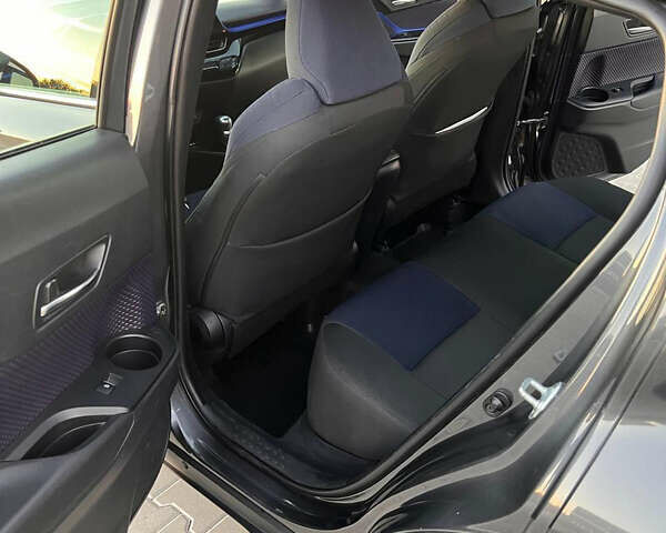 Серый Тойота C-HR, объемом двигателя 1.2 л и пробегом 143 тыс. км за 17200 $, фото 12 на Automoto.ua