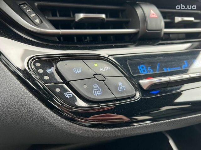 Сірий Тойота C-HR, об'ємом двигуна 1.2 л та пробігом 108 тис. км за 19290 $, фото 32 на Automoto.ua