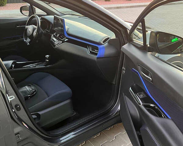 Серый Тойота C-HR, объемом двигателя 1.2 л и пробегом 143 тыс. км за 17200 $, фото 7 на Automoto.ua