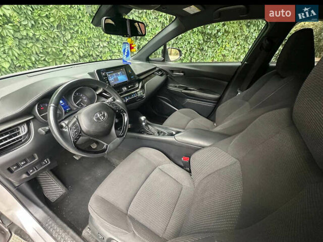 Серый Тойота C-HR, объемом двигателя 1.99 л и пробегом 74 тыс. км за 16499 $, фото 9 на Automoto.ua