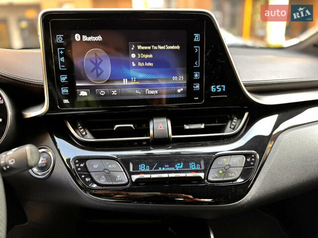 Серый Тойота C-HR, объемом двигателя 1.2 л и пробегом 81 тыс. км за 18100 $, фото 12 на Automoto.ua