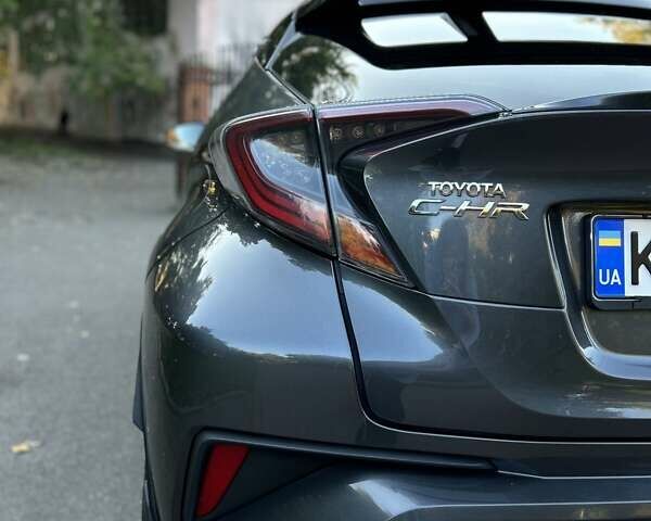 Серый Тойота C-HR, объемом двигателя 1.2 л и пробегом 112 тыс. км за 16800 $, фото 4 на Automoto.ua