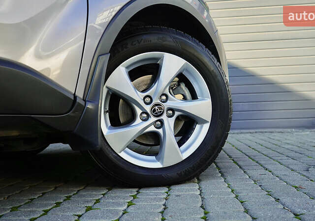 Серый Тойота C-HR, объемом двигателя 1.2 л и пробегом 89 тыс. км за 18500 $, фото 21 на Automoto.ua
