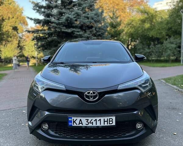 Серый Тойота C-HR, объемом двигателя 1.2 л и пробегом 112 тыс. км за 16800 $, фото 8 на Automoto.ua