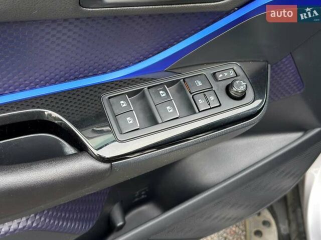 Серый Тойота C-HR, объемом двигателя 1.8 л и пробегом 90 тыс. км за 22700 $, фото 33 на Automoto.ua