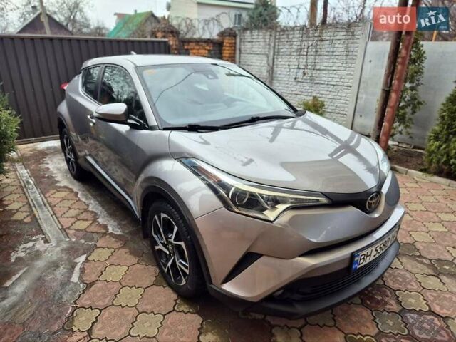 Серый Тойота C-HR, объемом двигателя 2 л и пробегом 67 тыс. км за 17300 $, фото 6 на Automoto.ua