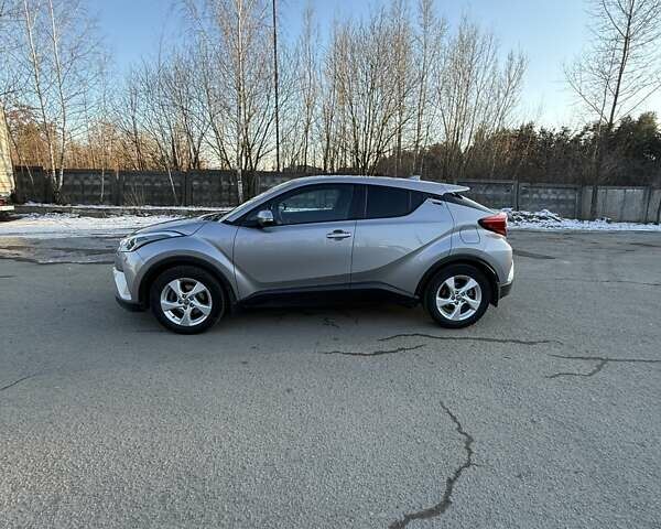 Серый Тойота C-HR, объемом двигателя 1.2 л и пробегом 117 тыс. км за 16500 $, фото 3 на Automoto.ua