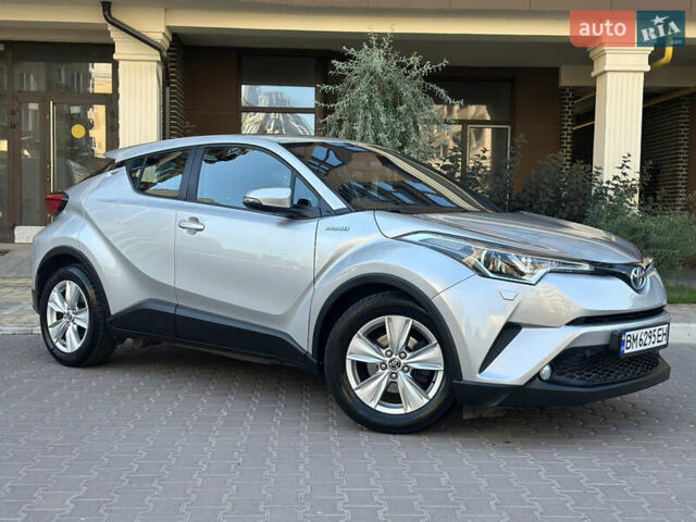Серый Тойота C-HR, объемом двигателя 1.8 л и пробегом 90 тыс. км за 19999 $, фото 3 на Automoto.ua