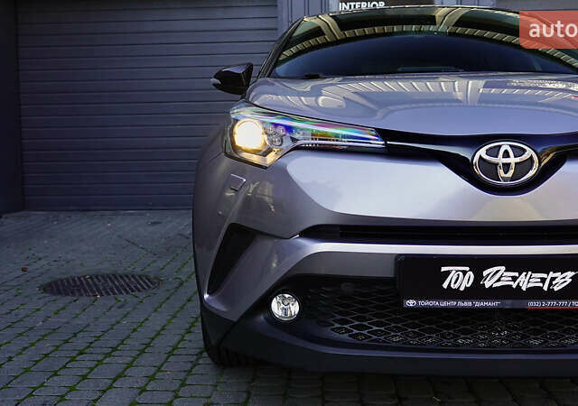 Серый Тойота C-HR, объемом двигателя 1.2 л и пробегом 89 тыс. км за 18500 $, фото 5 на Automoto.ua