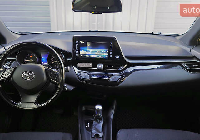 Серый Тойота C-HR, объемом двигателя 1.2 л и пробегом 89 тыс. км за 18500 $, фото 23 на Automoto.ua