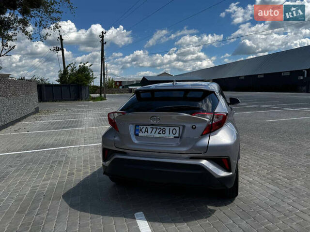 Серый Тойота C-HR, объемом двигателя 1.99 л и пробегом 92 тыс. км за 21300 $, фото 2 на Automoto.ua