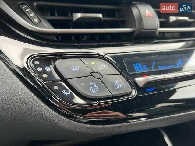 Серый Тойота C-HR, объемом двигателя 1.2 л и пробегом 108 тыс. км за 19290 $, фото 31 на Automoto.ua