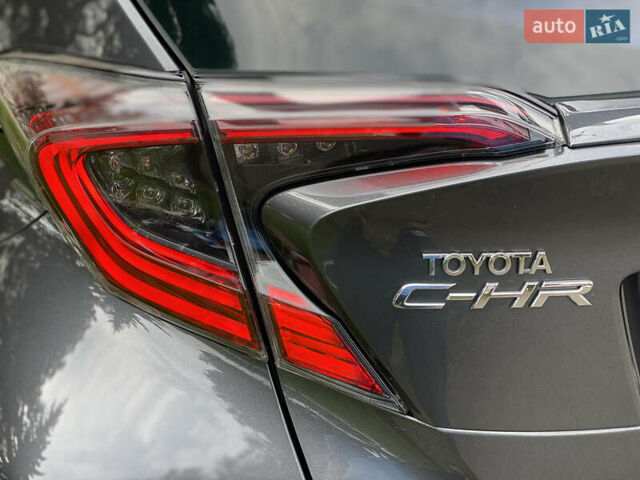 Серый Тойота C-HR, объемом двигателя 1.2 л и пробегом 64 тыс. км за 21450 $, фото 28 на Automoto.ua