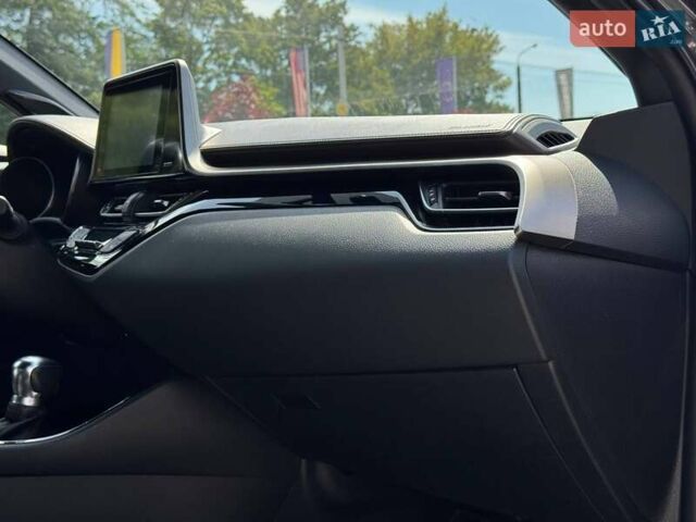 Серый Тойота C-HR, объемом двигателя 1.8 л и пробегом 70 тыс. км за 23500 $, фото 37 на Automoto.ua